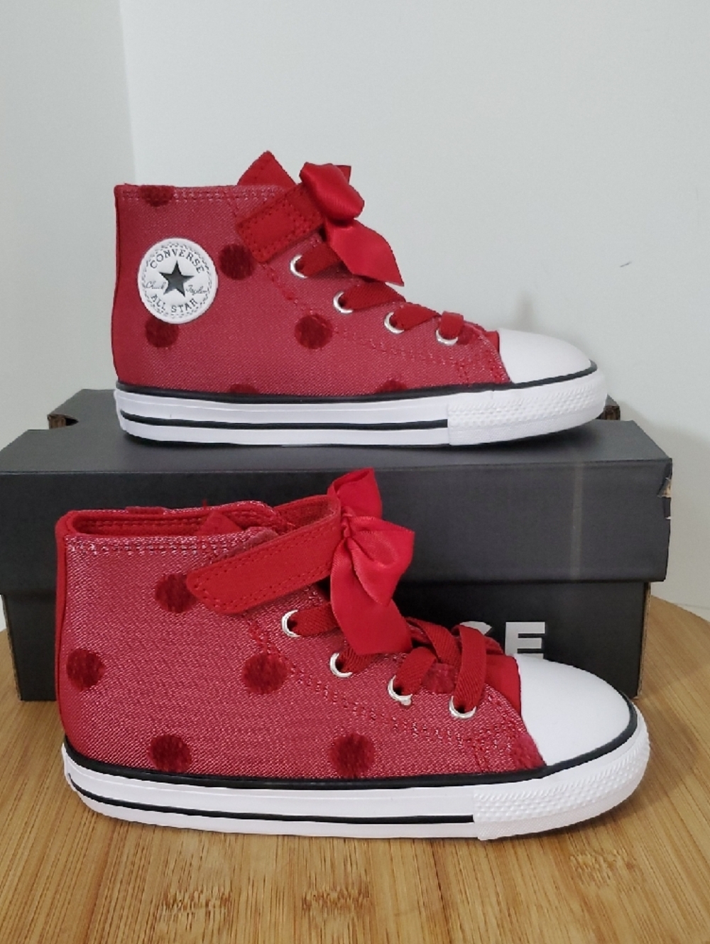 Converse CTAS 1V High Top Toddler Sneakers Red Bow Size 5 NIB